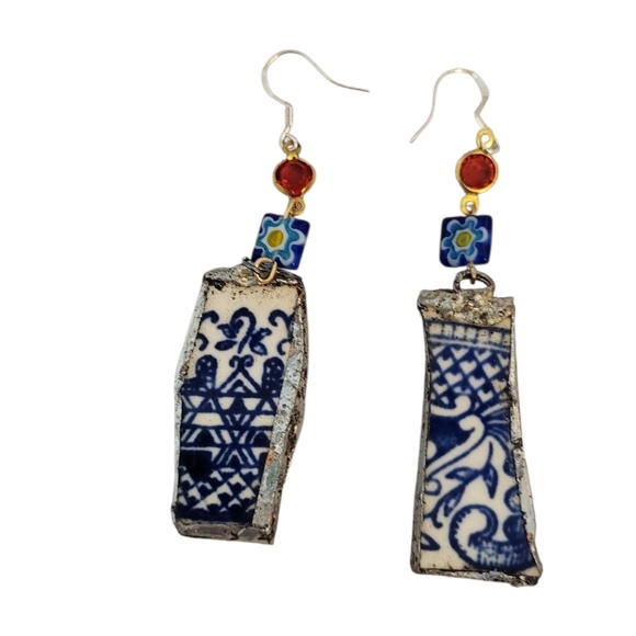 Silver Plated Blue Willow Broken China Earrings Inlaid Faceted Zircon - Picture 4 of 4
